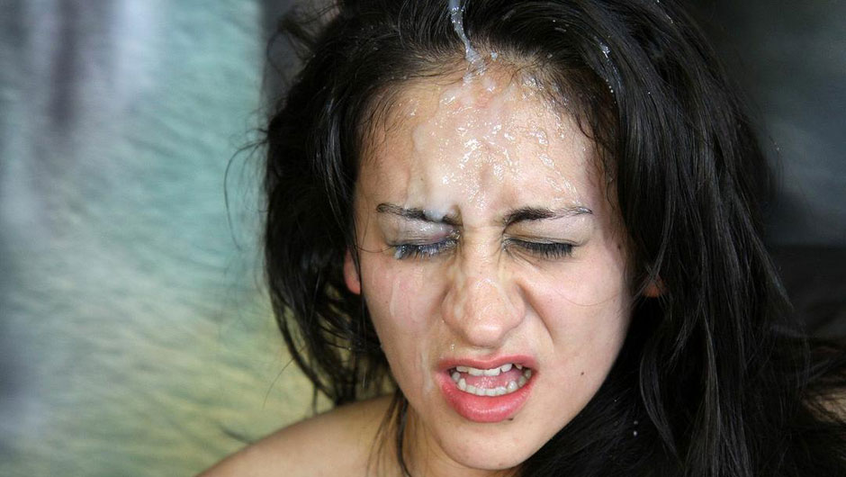 Latina Throats Lily Charms